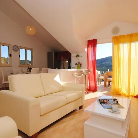 Ferienwohnung Mit Zwei Terrassen *